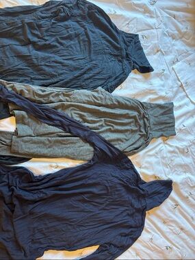 Banana Republic Navy and Gray Women’s Turtlenecks (3)